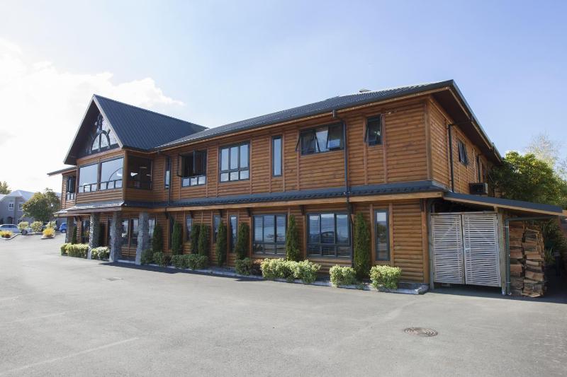 Lakefront Lodge Taupo - image 11