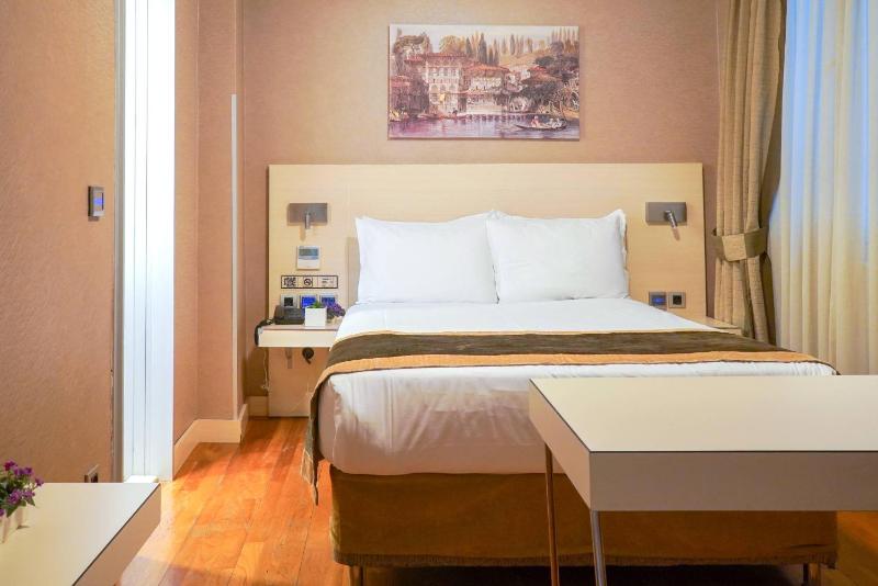 Economy Double or Twin Room image 3