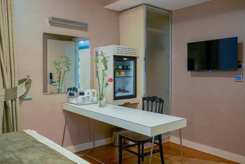 Economy Double or Twin Room image 2