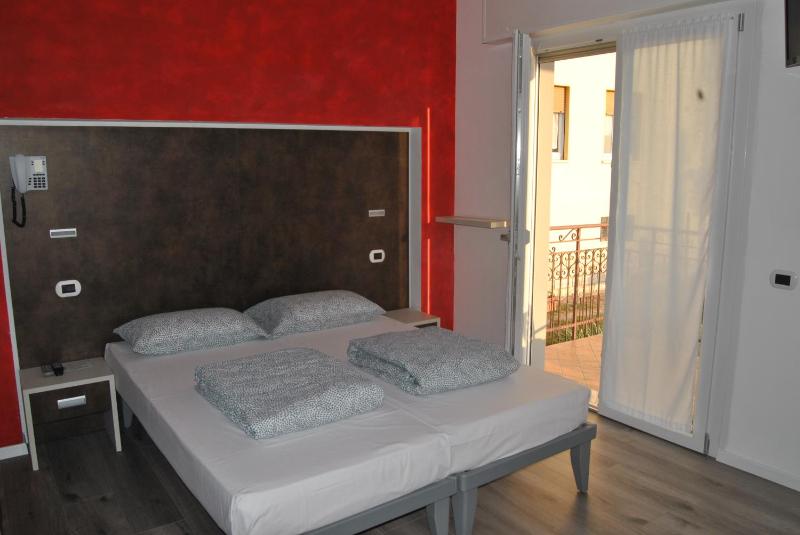 Junior Suite with Balcony and Lake View and Kitchenette image 4