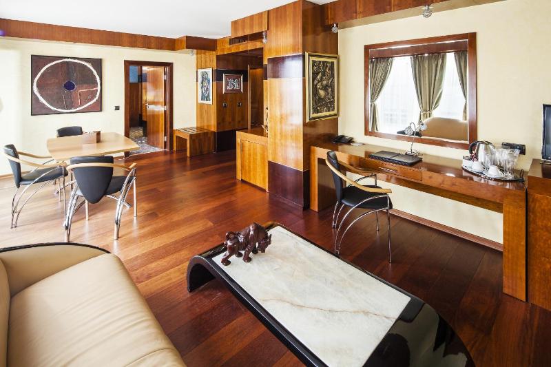 Deluxe Suite with Terrace and Panoramic View image 3
