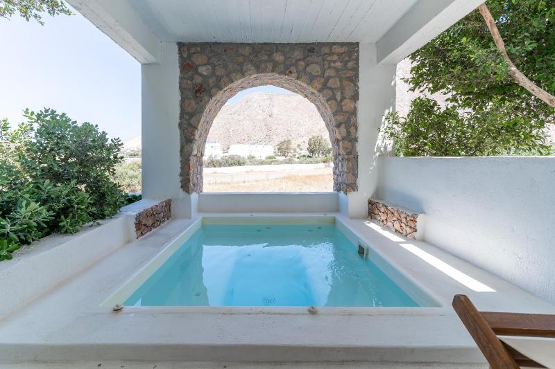 Three bedroom apartment with hot tub  image 2