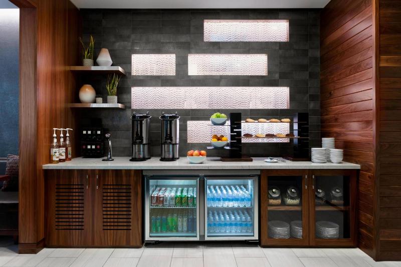 King Room - Club Lounge Access image 3