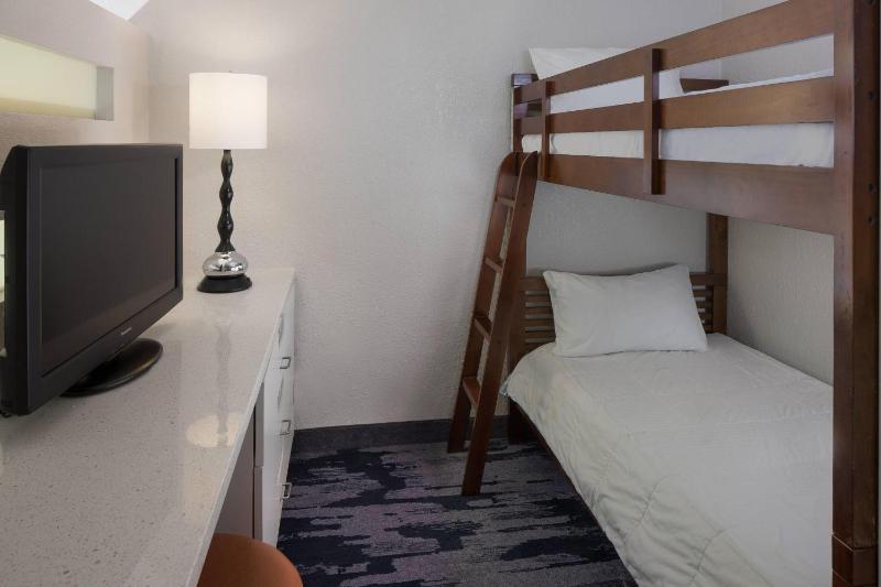 King Suite with Bunkbed image 4