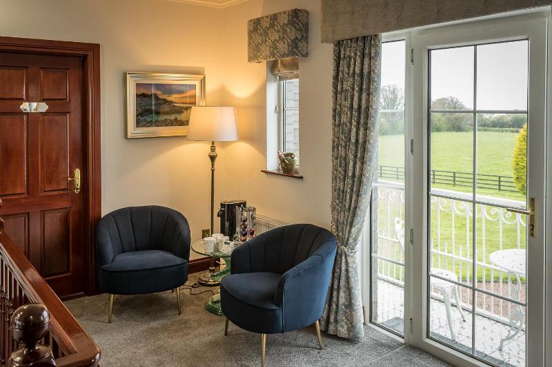 Deluxe Double or Twin Room with Shower image 4