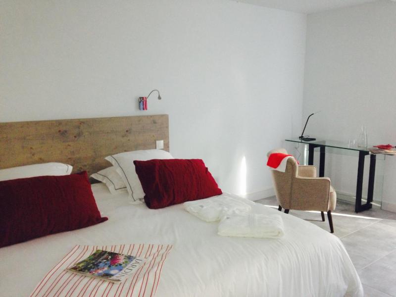Double Room with Garden View image 4