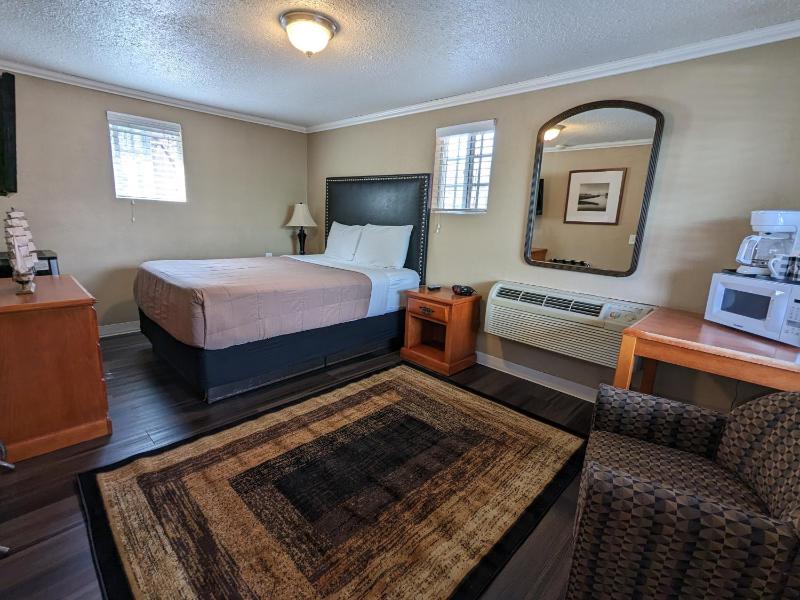 Queen Suite image 3