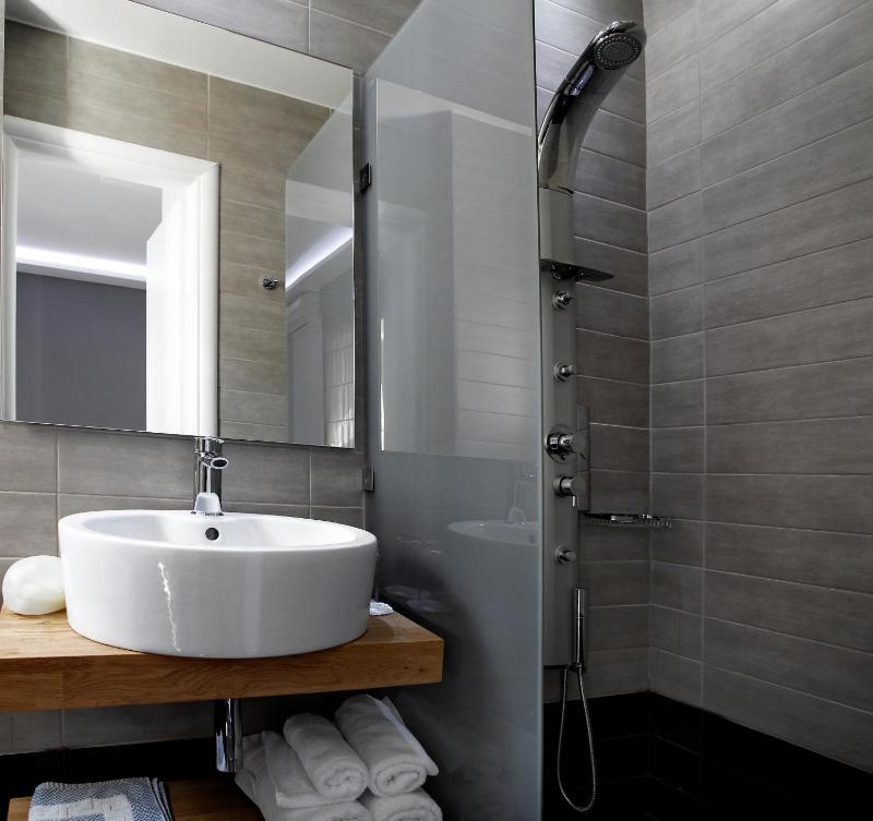 Superior Double Room image 3