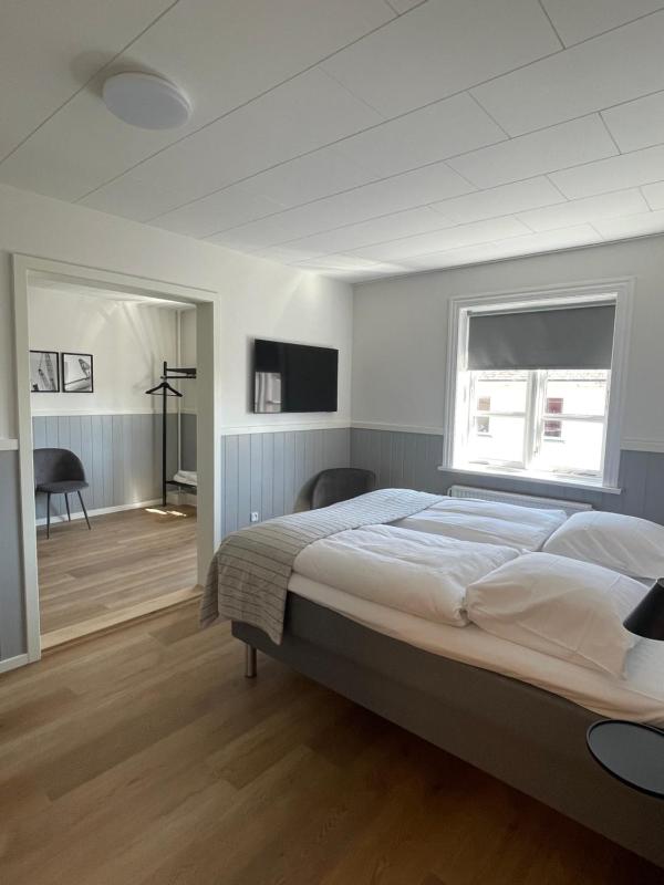 Standard Quadruple Room image 3