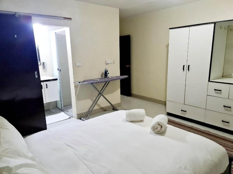 Masters 2 Bedroom Apartment Westfield - image 9