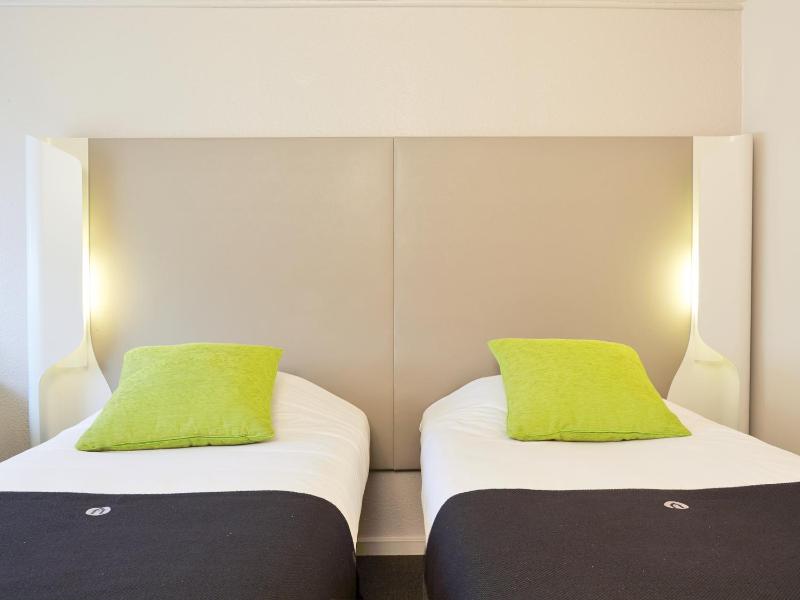 Twin Room image 4