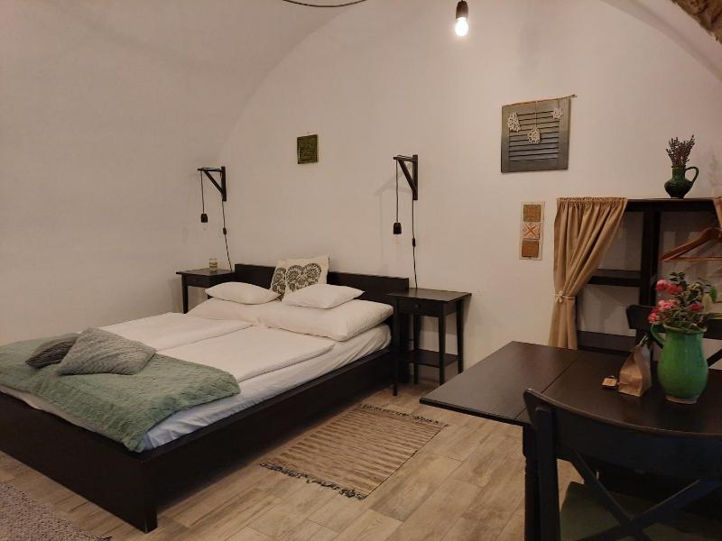 Studio Apartment image 1