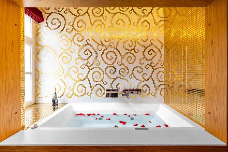 Executive Suite image 1
