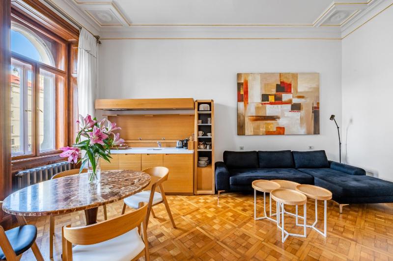 Executive Suite image 3