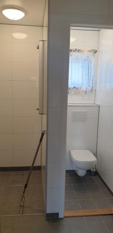 Standard Twin Room with Shared Bathroom image 4