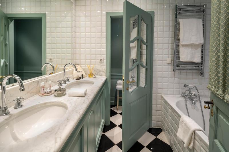 Deluxe Double Room with Free Spa Access image 4