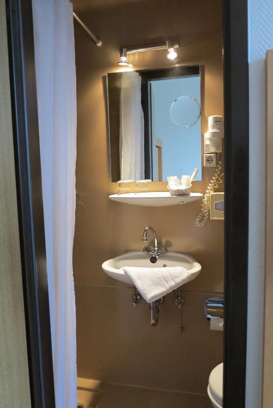 Standard Single Room image 2