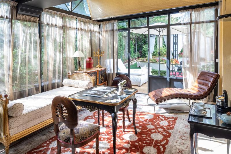 Suite with Hot Tub image 4