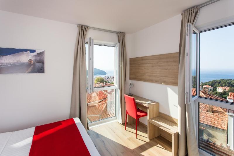 Deluxe One-Bedroom Apartment with Balcony and Sea View (1st floor) image 4