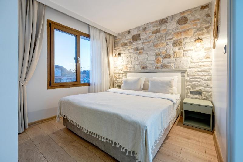 Double Room with Sea View image 2