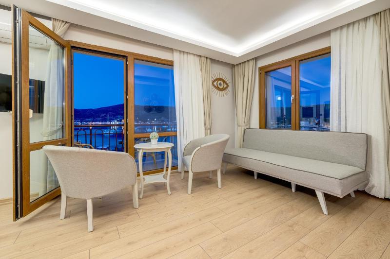 Double Room with Sea View image 3