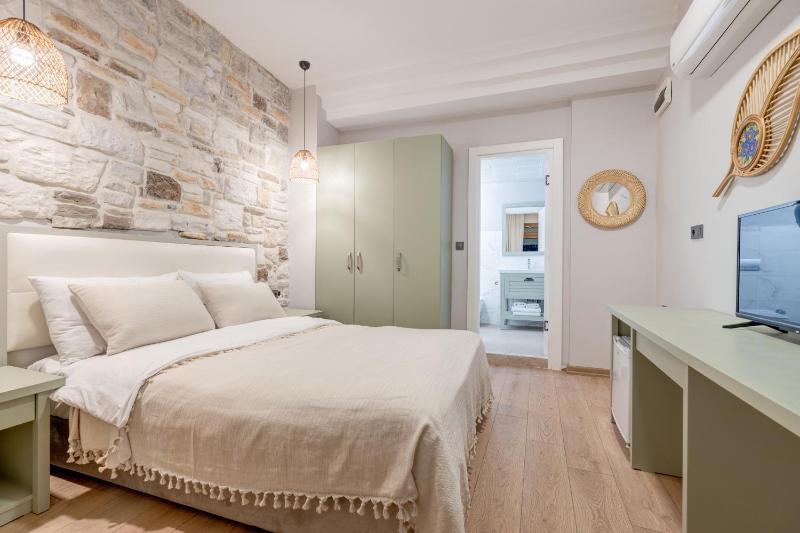 Double Room - Disability Access image 3
