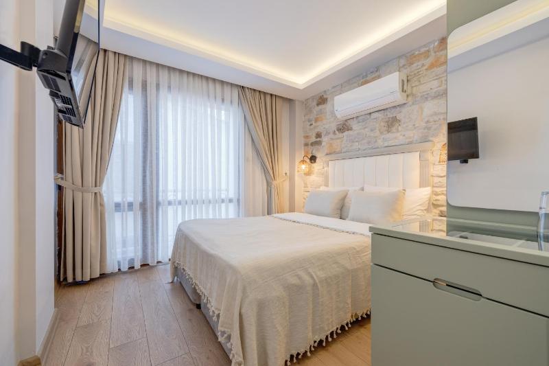 Standard Double Room image 2