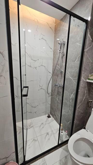 Brand New Modern Luxury Studio Apartment at the Heart of Vientiane - image 6