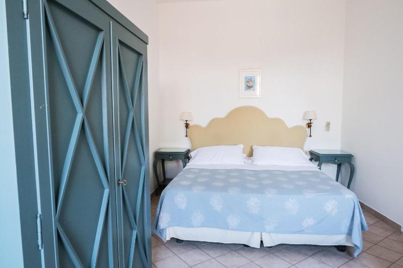 Superior Triple Room image 3