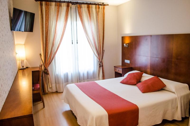 Double Room with Balcony image 1