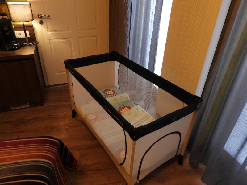 Deluxe Double with Courtyard View image 4