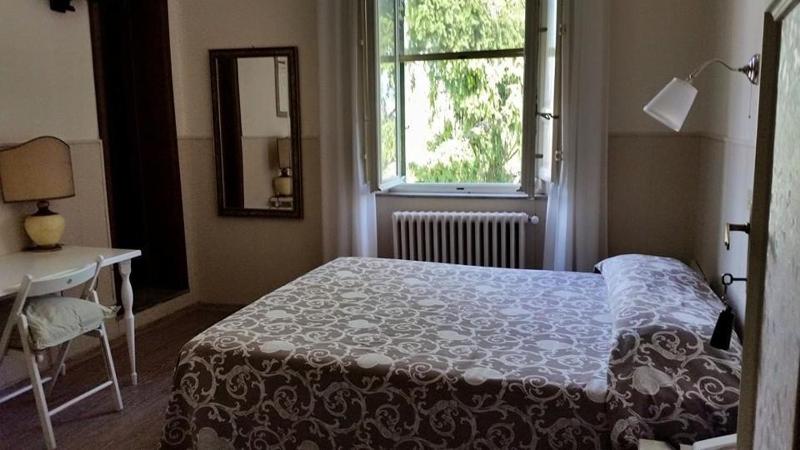 Double Room image 3