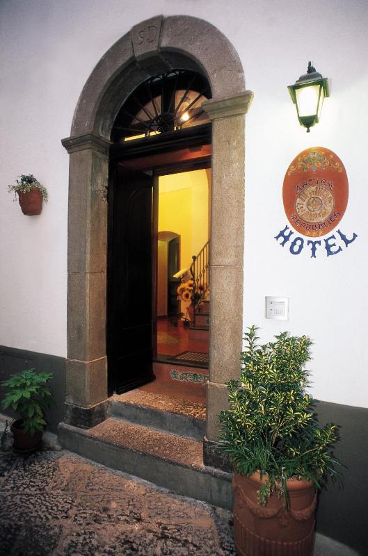 Hotel Antica Repubblica in the historical center 2 minutes awayat 170mt from the Sea - image 21