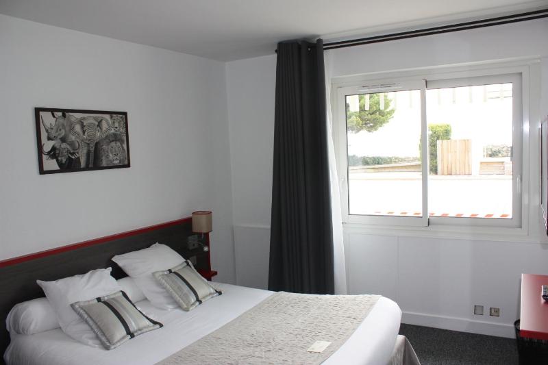 Double Room with Swimming Pool View image 3