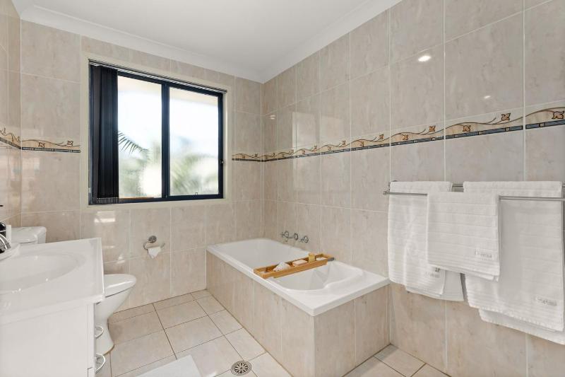 Coastal Villa by Experience Jervis Bay - image 3