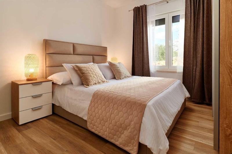 Villa Stella private pool sleeps 12 Dugi Rat - image 15
