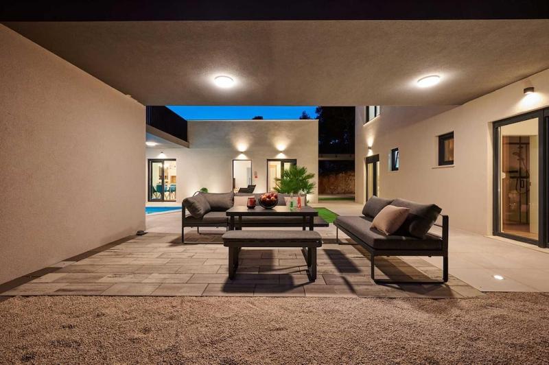 Villa Stella private pool sleeps 12 Dugi Rat - image 28
