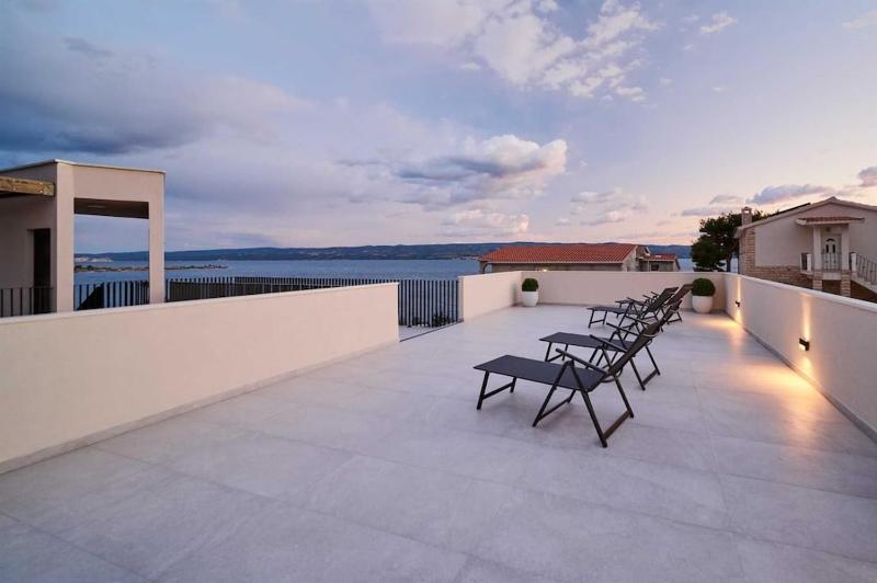 Villa Stella private pool sleeps 12 Dugi Rat - image 24
