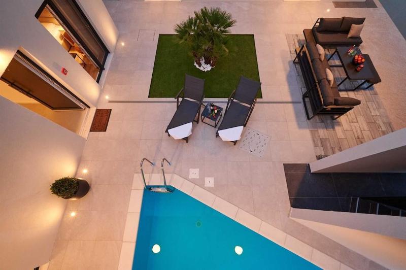 Villa Stella private pool sleeps 12 Dugi Rat - image 9