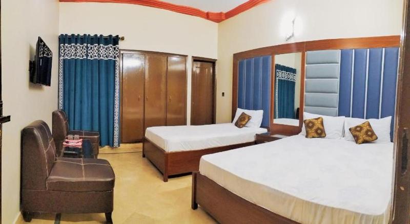 Standard Triple Room image 3