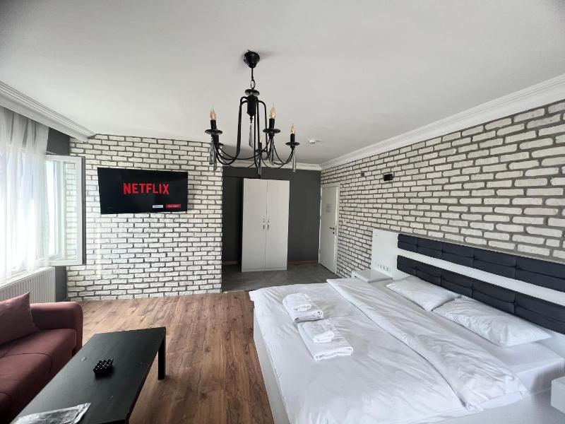 Double Room image 3