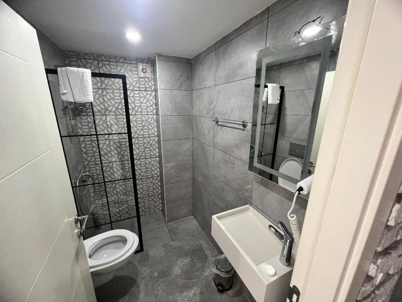 Double Room image 3