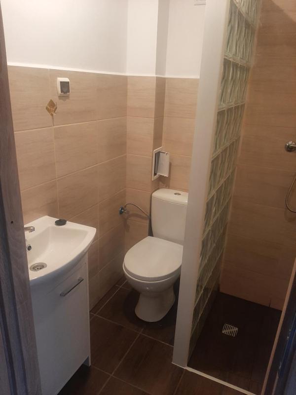 Small Twin Room image 2
