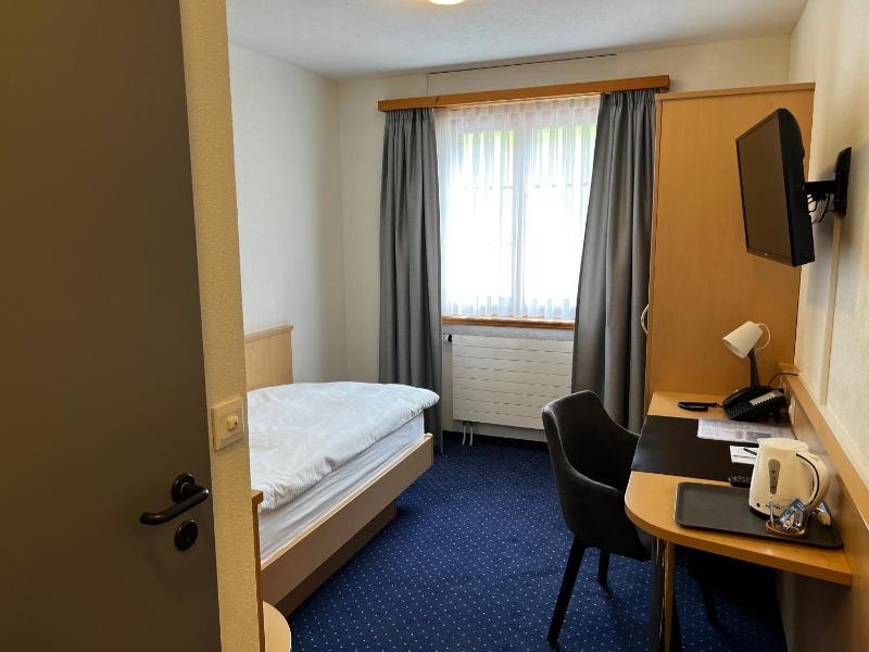 Single Room image 3