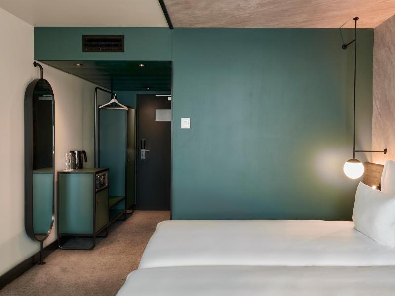 Superior Twin Room with Sofa Bed image 4