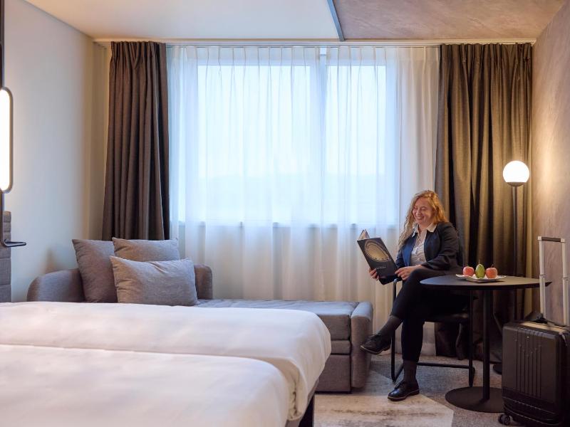 Superior Twin Room with Sofa Bed image 3