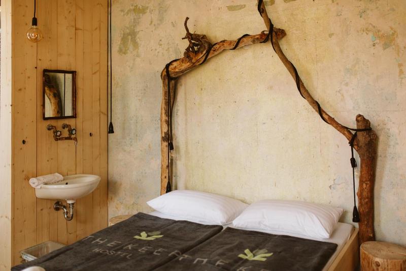 Double Room with Shared Bathroom and Toilet image 3