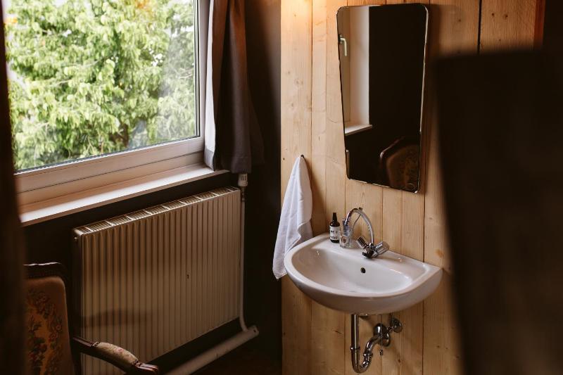 Privat Twin Room with Shared Bathroom image 2