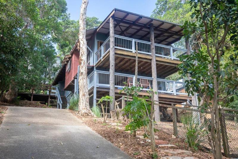 Bethongabel + Huge Home + sleeps 9 + Central Images