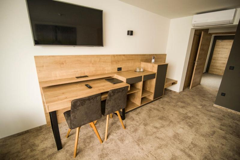 Deluxe Double Room (2 Adults + 1 Child) image 4